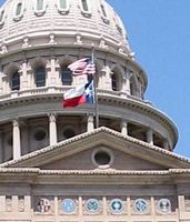 publicdomain photo : Flags at the Capitol. Austin, Texas. Photograph by J. Williams (Aug. 26, 2002). on Wikipedia